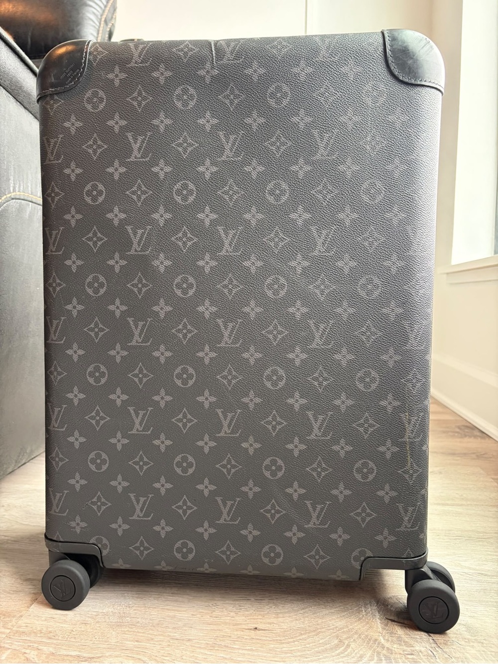 Louis Vuitton Horizon 50 Monogram Eclipse Rolling Suitcase ā As Is